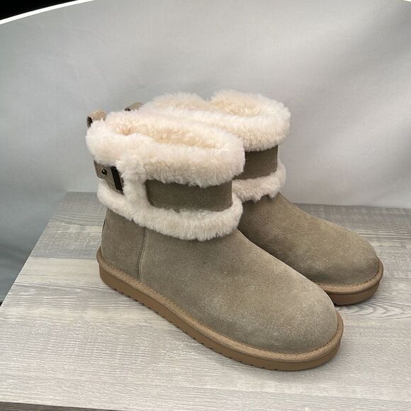 UGG    - Picture 7 of 14